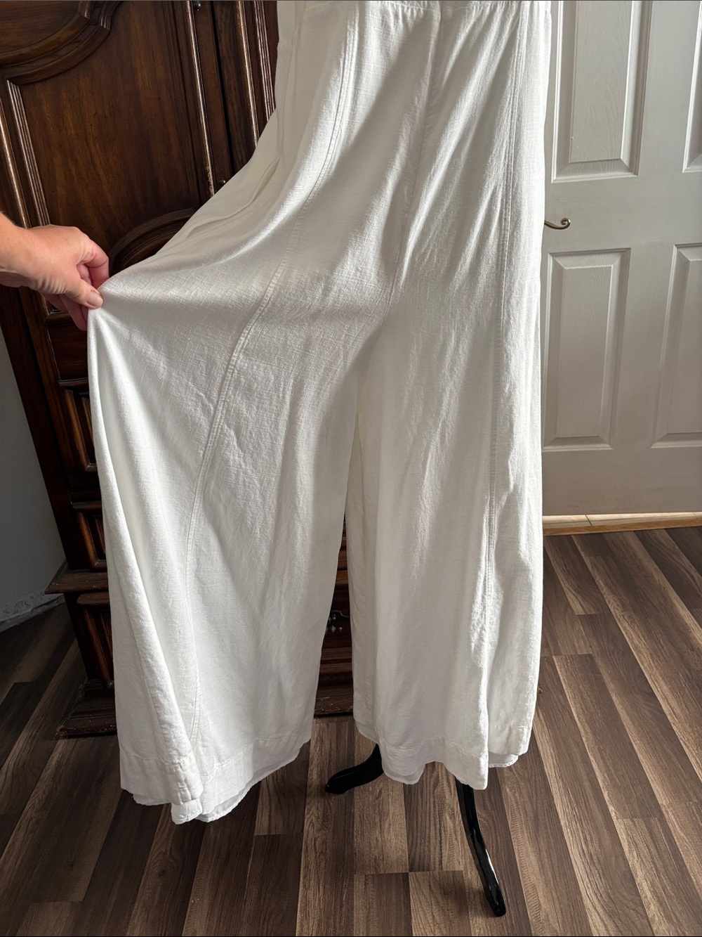 Express wide leg V neck jumpsuit - Picture 4 of 14